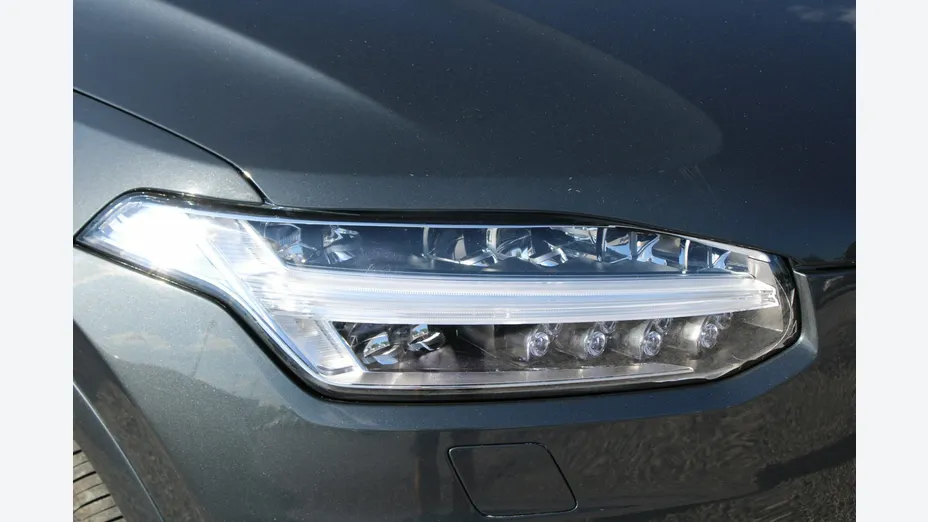 VOLVO XC90 -