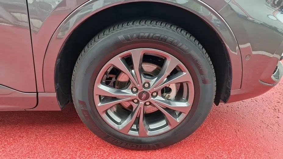 FORD Kuga -