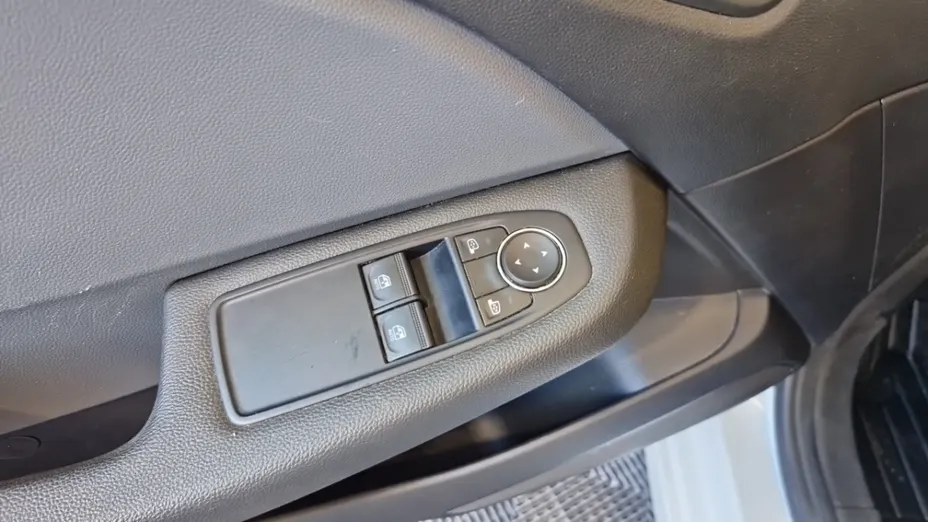 RENAULT Clio -