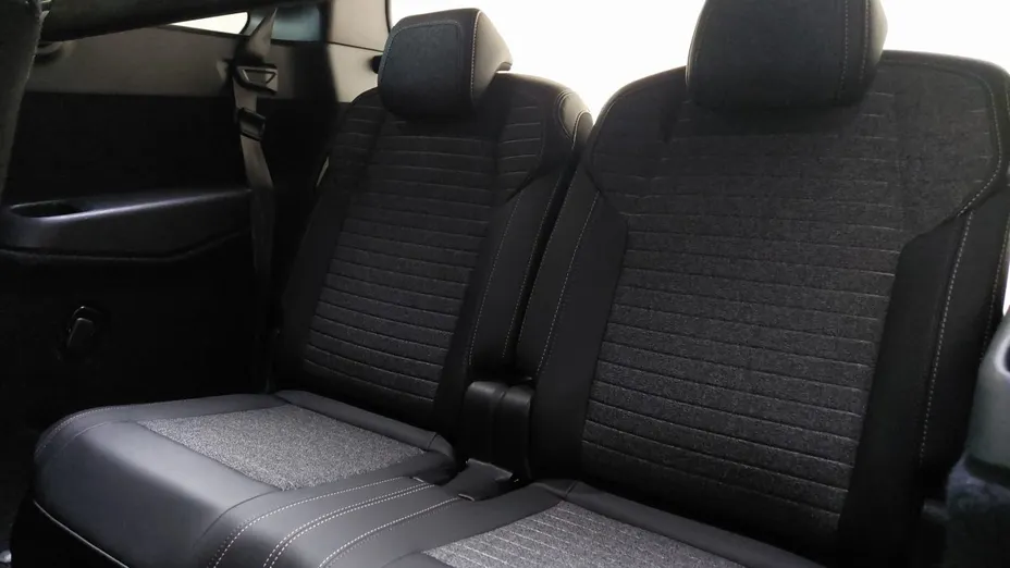 PEUGEOT 5008 -