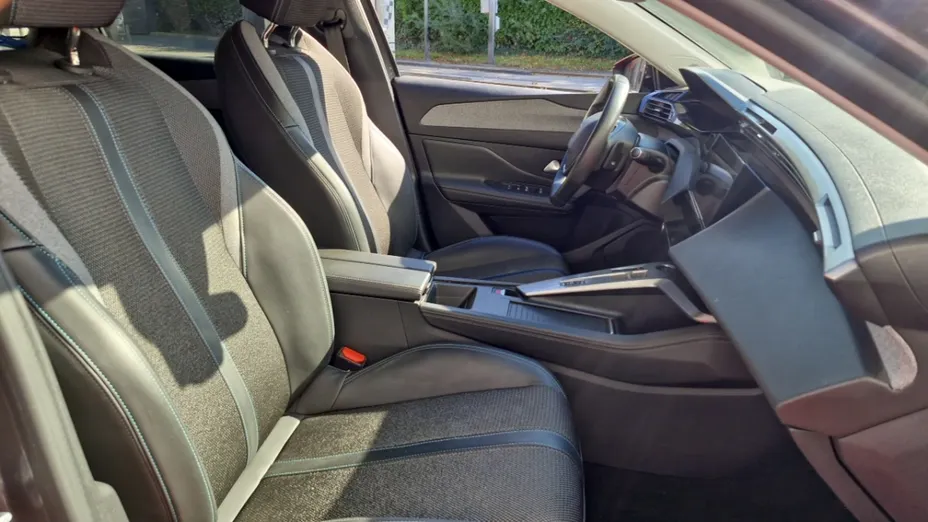 PEUGEOT 308 -