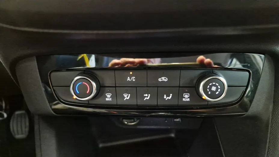 OPEL Corsa -