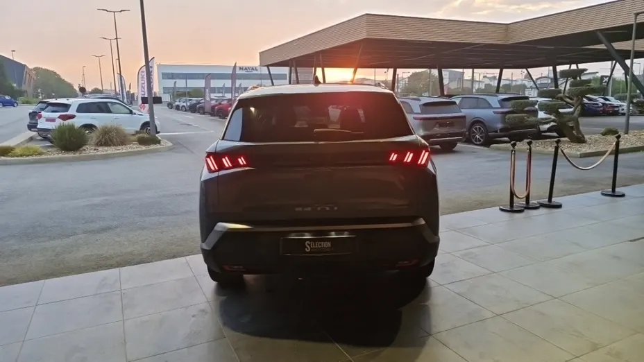 PEUGEOT 5008 -