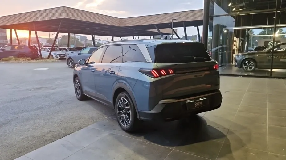 PEUGEOT 5008 -