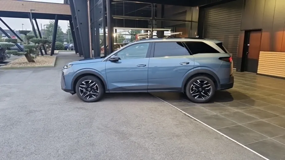 PEUGEOT 5008 -