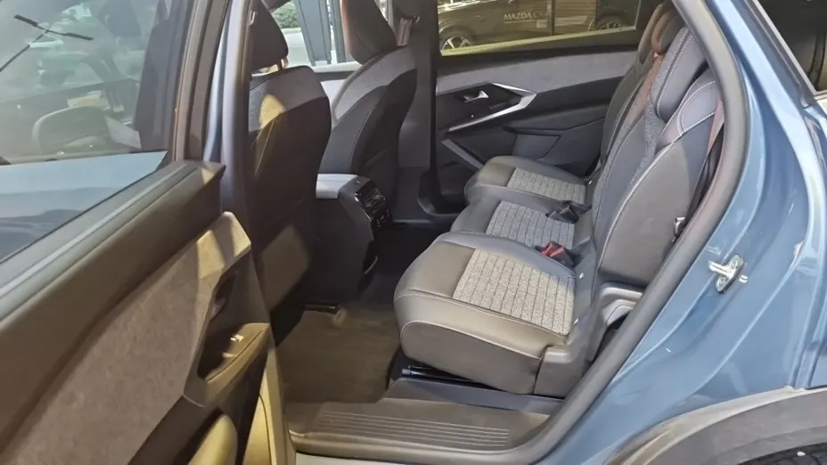 PEUGEOT 5008 -