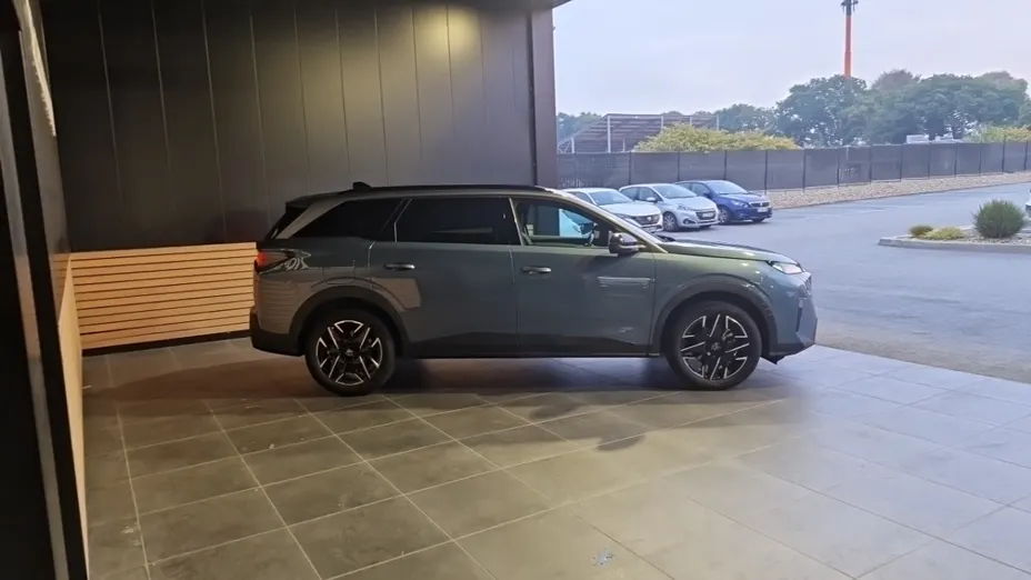 PEUGEOT 5008 -