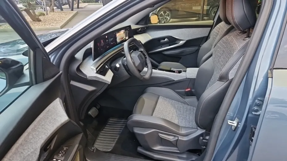 PEUGEOT 5008 -