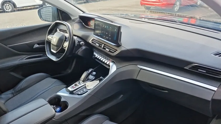 PEUGEOT 3008 -