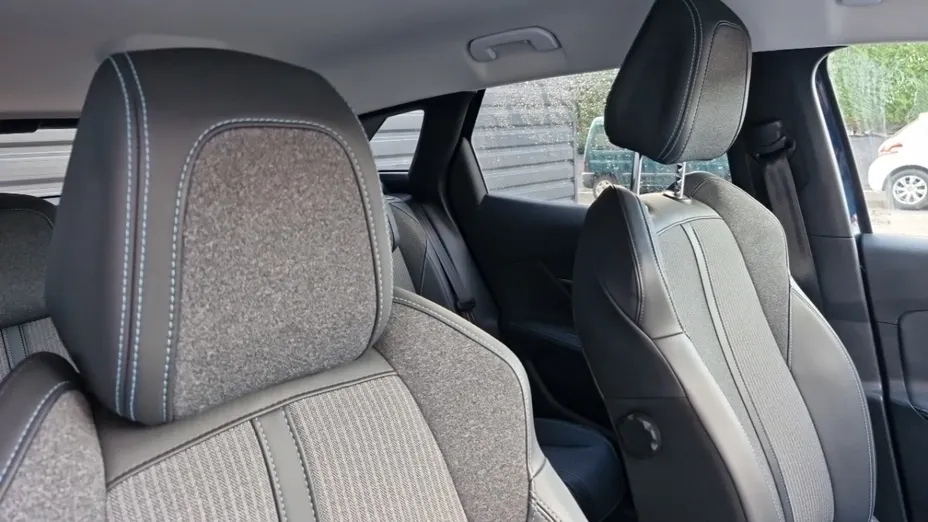 PEUGEOT 3008 -