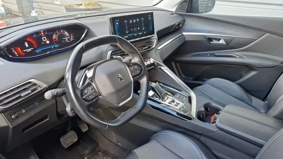 PEUGEOT 3008 -