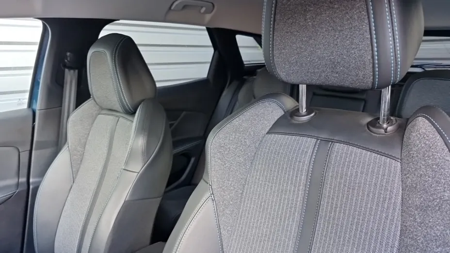 PEUGEOT 3008 -