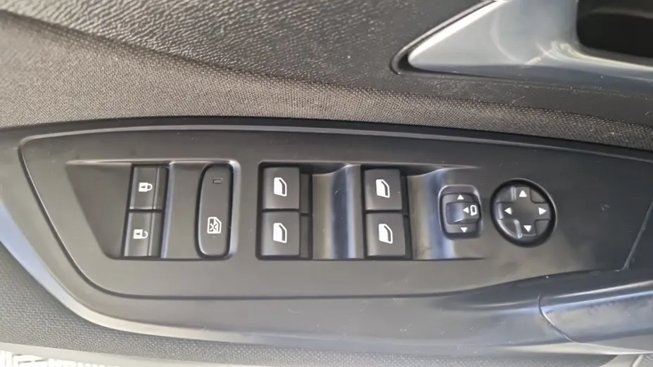PEUGEOT 308 -