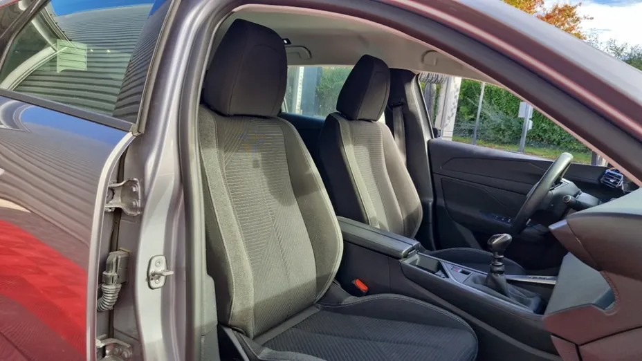PEUGEOT 308 -