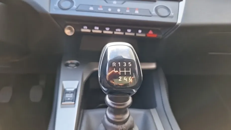 PEUGEOT 308 -