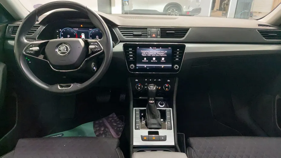 SKODA Superb -
