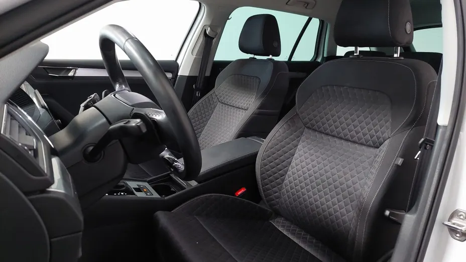SKODA Superb -