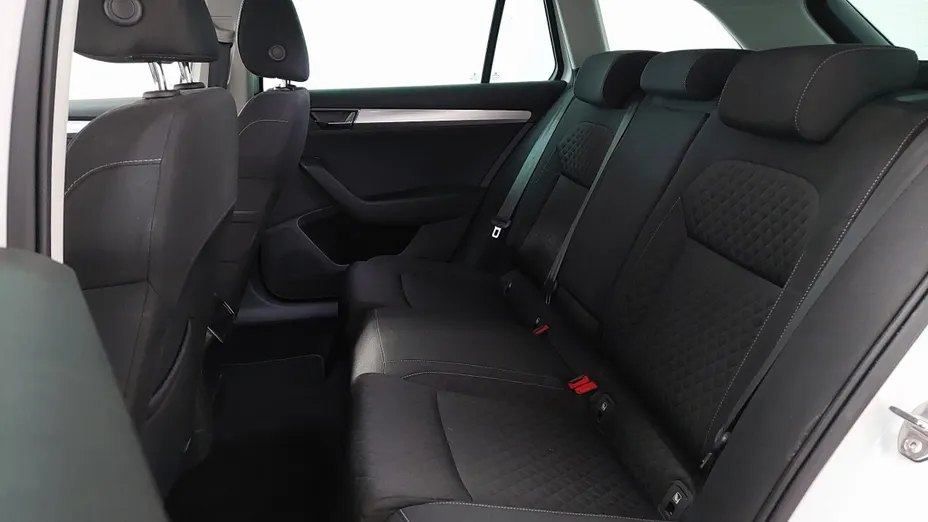 SKODA Superb -