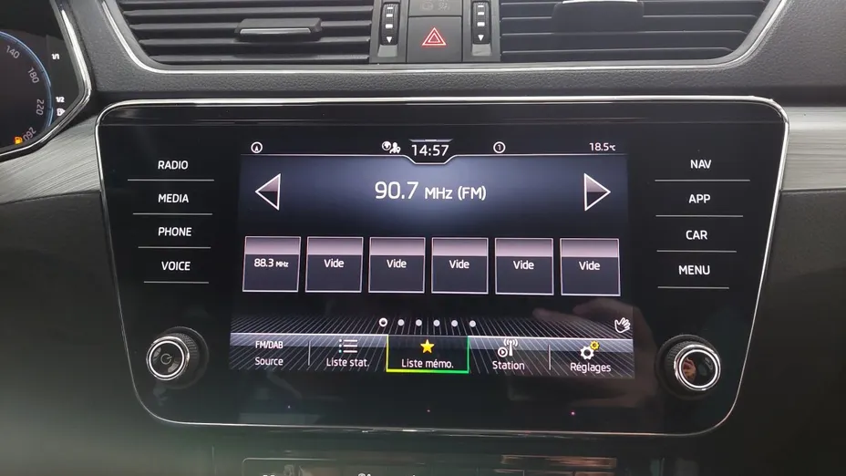 SKODA Superb -