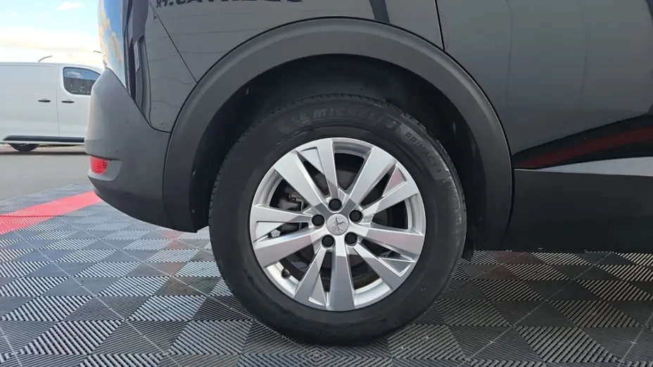 PEUGEOT 5008 -