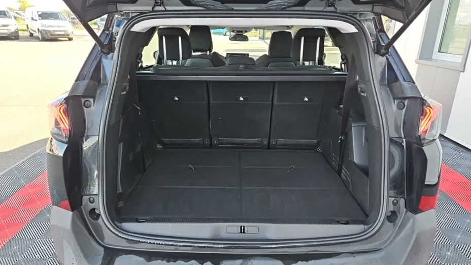 PEUGEOT 5008 -