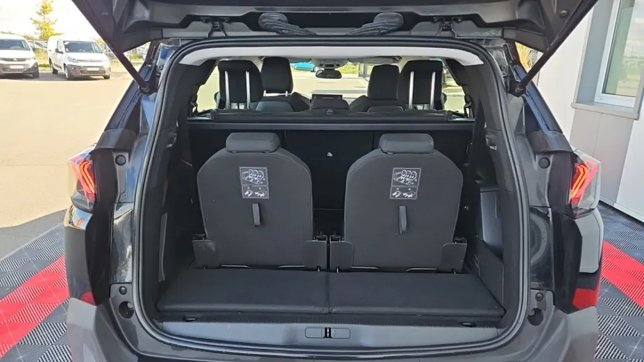 PEUGEOT 5008 -