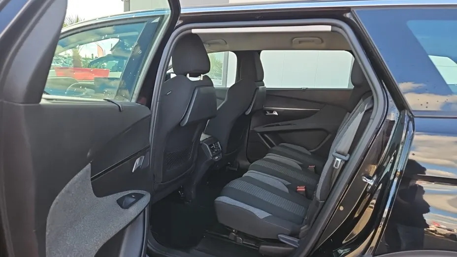 PEUGEOT 5008 -