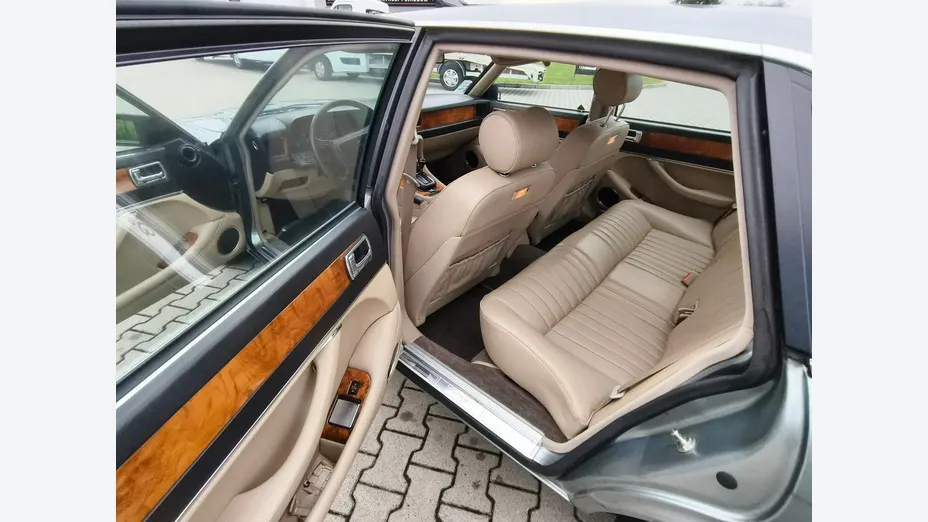 JAGUAR XJ -