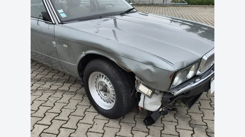 JAGUAR XJ -