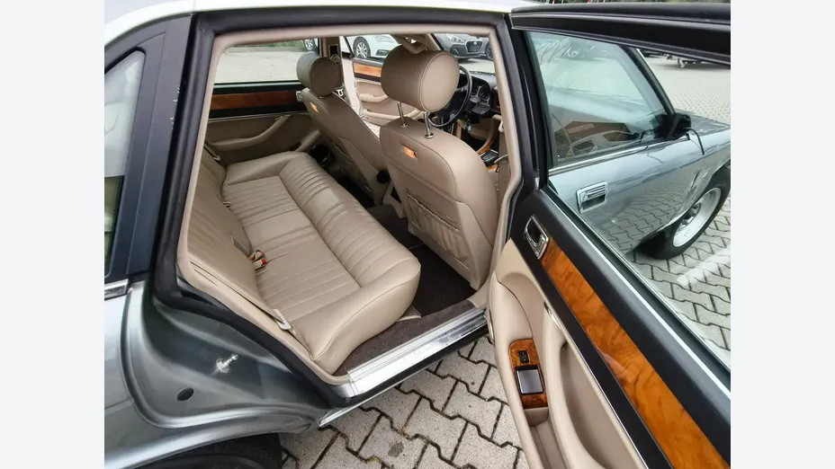 JAGUAR XJ -
