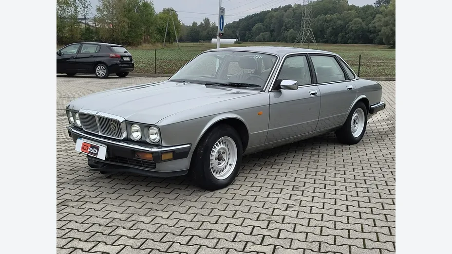 JAGUAR XJ -