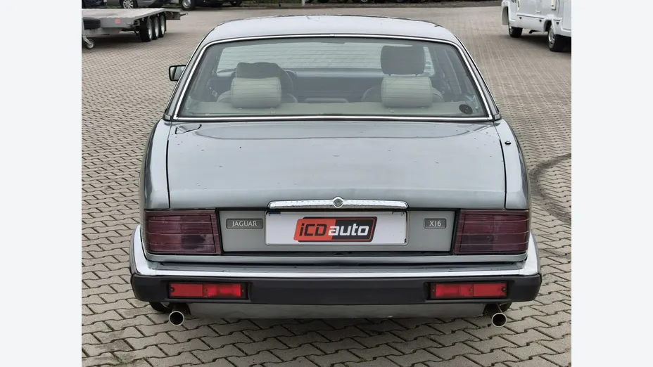 JAGUAR XJ -