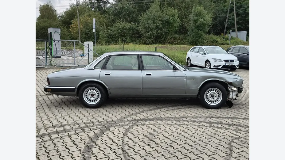 JAGUAR XJ -