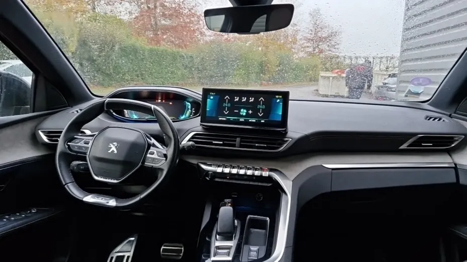 PEUGEOT 3008 -