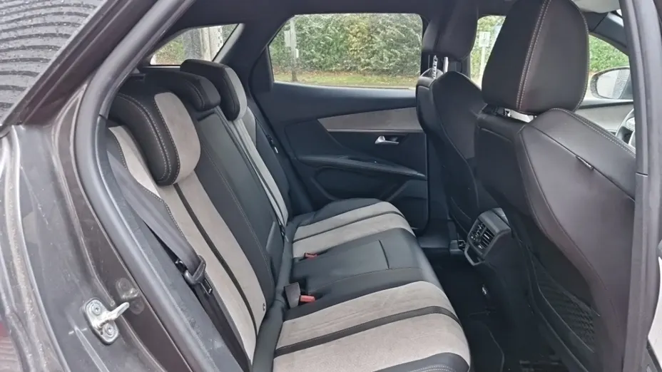 PEUGEOT 3008 -