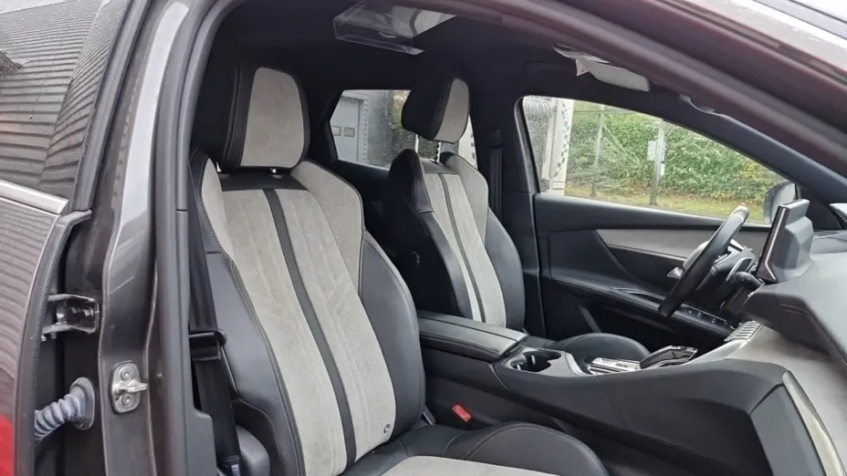PEUGEOT 3008 -