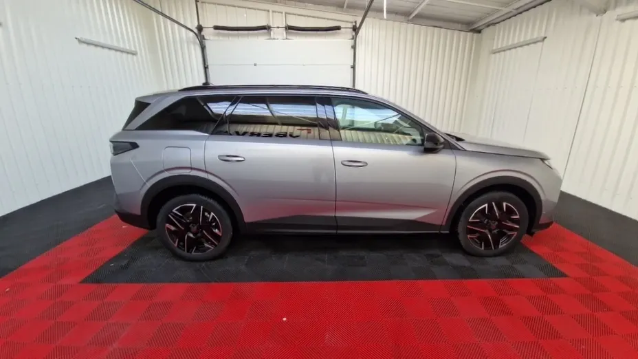 PEUGEOT 5008 -