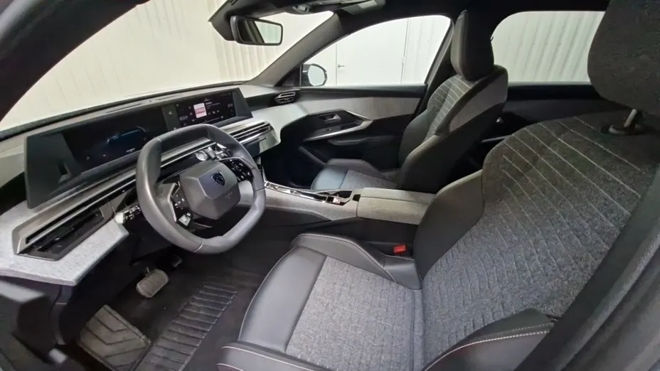 PEUGEOT 5008 -