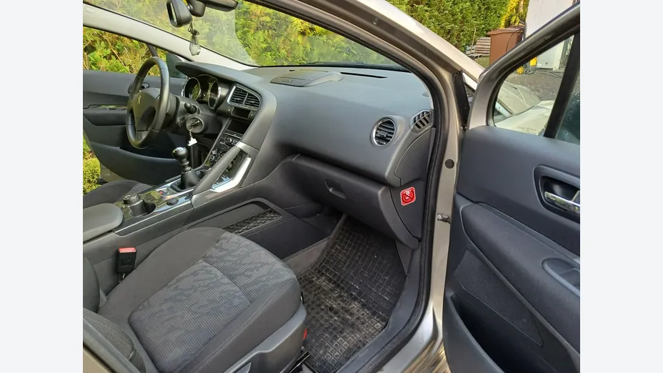 PEUGEOT 3008 -
