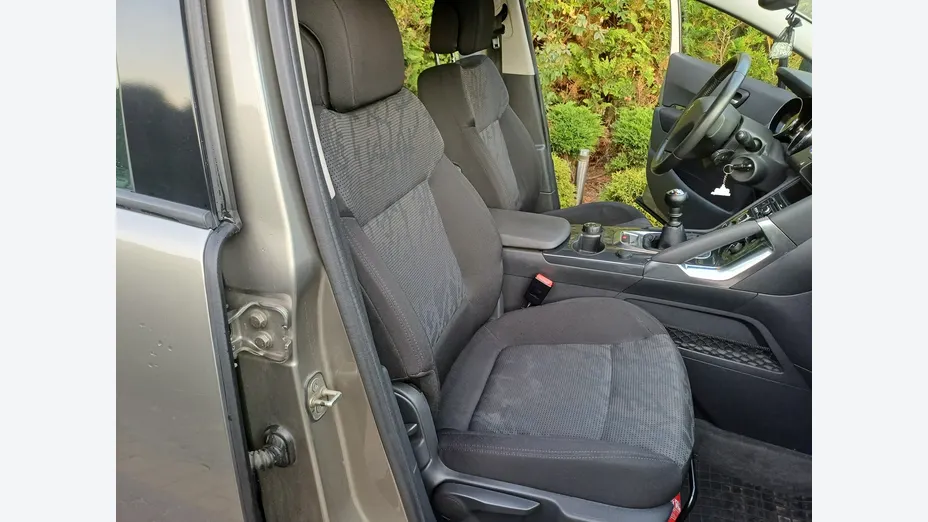 PEUGEOT 3008 -