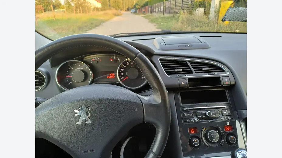 PEUGEOT 3008 -