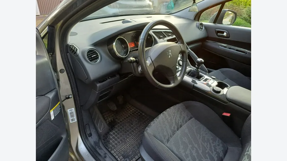 PEUGEOT 3008 -