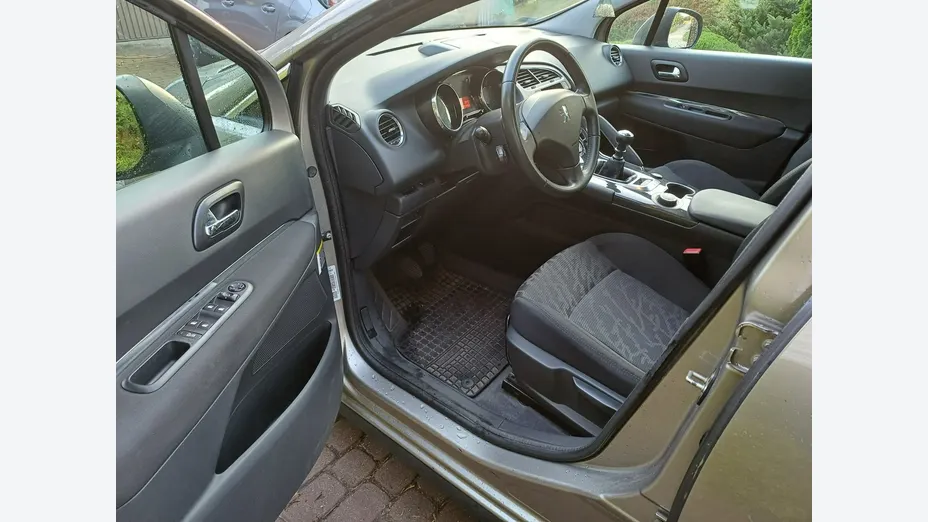 PEUGEOT 3008 -