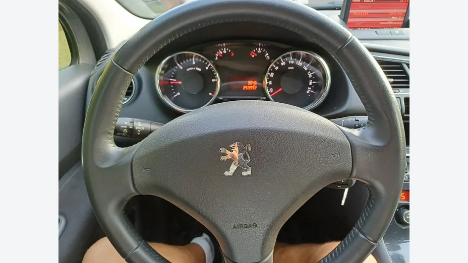 PEUGEOT 3008 -