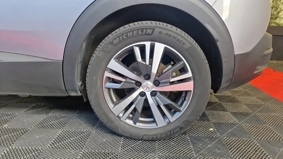 PEUGEOT 3008 -