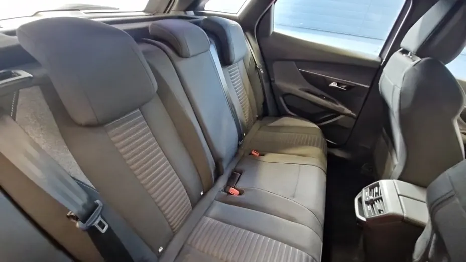 PEUGEOT 3008 -