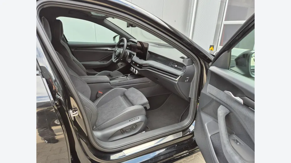 SKODA Superb Superb 2.0 TDI SCR 4x4 Sportline DSG
