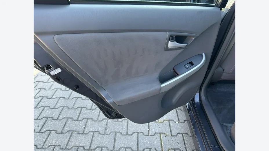 TOYOTA Prius -
