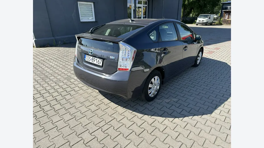 TOYOTA Prius -