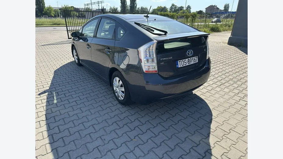 TOYOTA Prius -